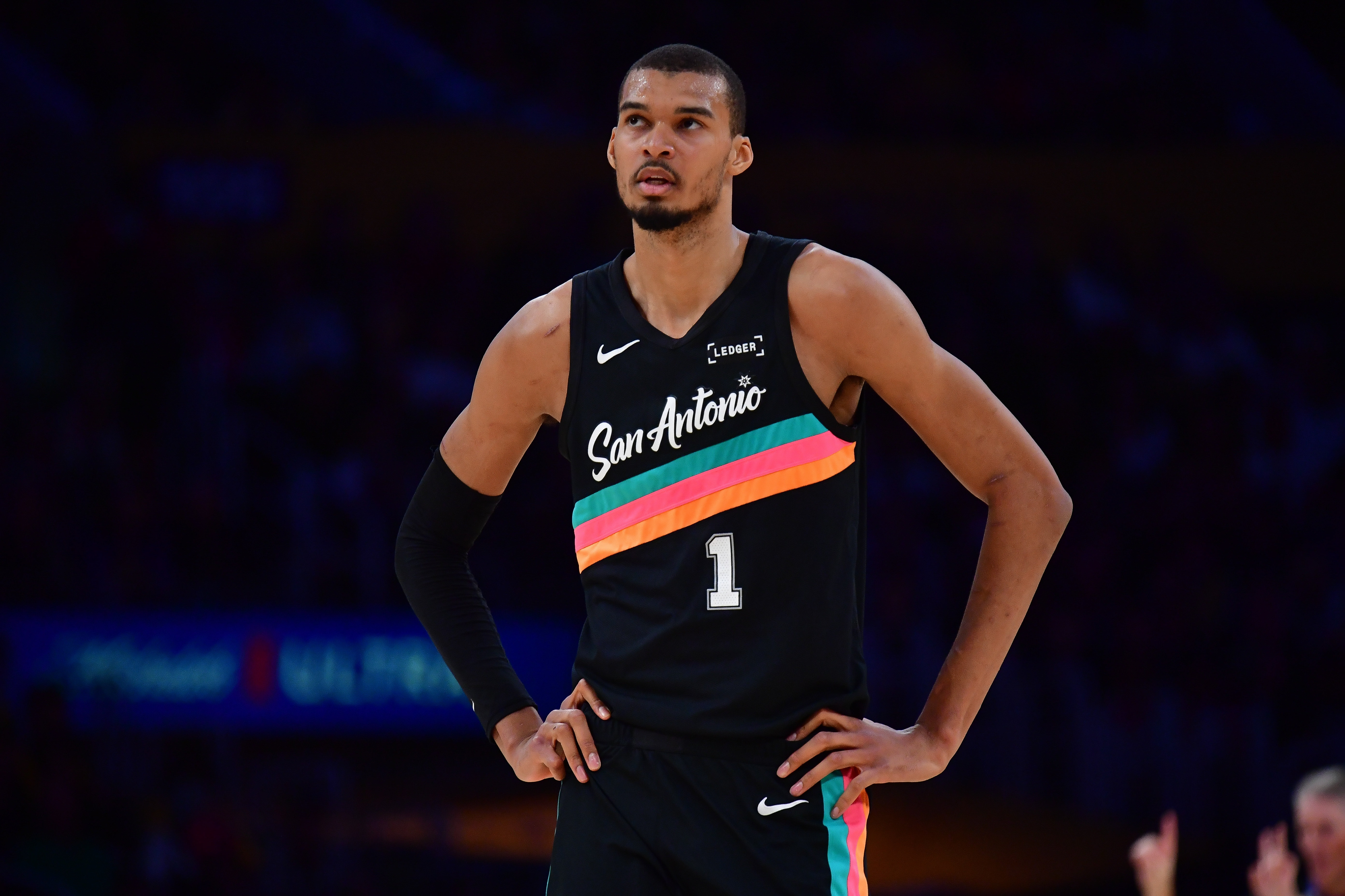 开云在线开户-天勾2.0？记者：建议文班学习贾巴尔的勾手 根本没人能防得了